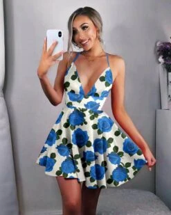 Vestito Donna Scollo V Profondo Bretelle Gonna Svasata Fantasia Rose Elegante Sensuale -Vendite Linda || VICTOR WhatsAppImage2022 06 07at11.46.33 1